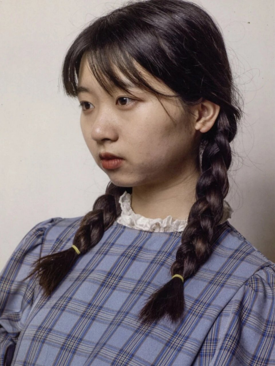 超适合彩头的女青年照片素材  唯有干画解千愁