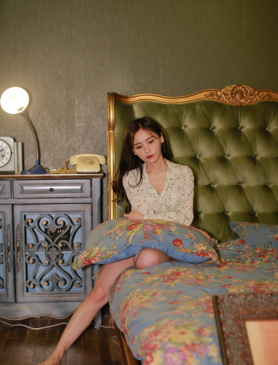 曾艳芬:少女的美腿玉足