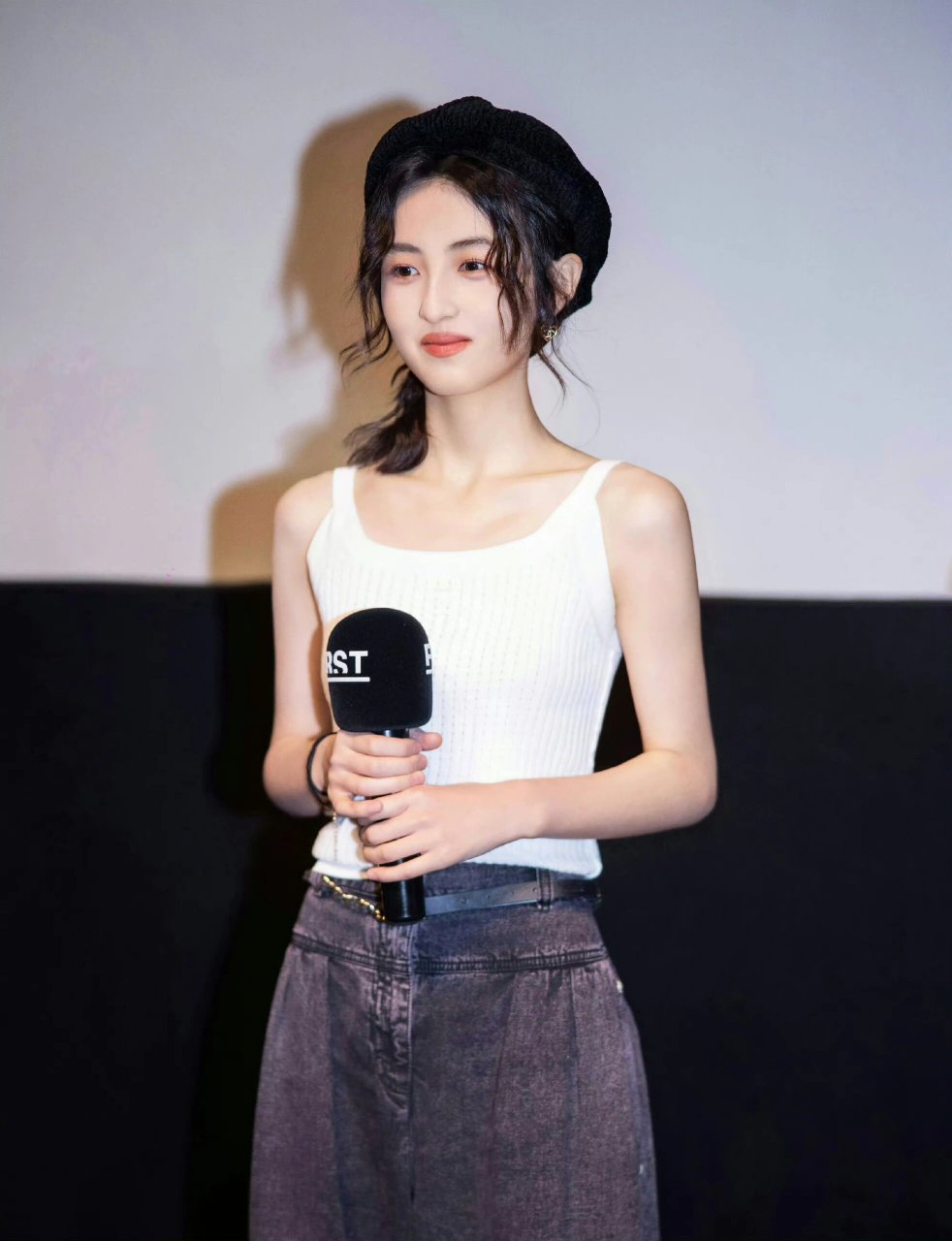 张子枫土吗? 近期张子枫对自己的外形越发重视,原因有两方面.