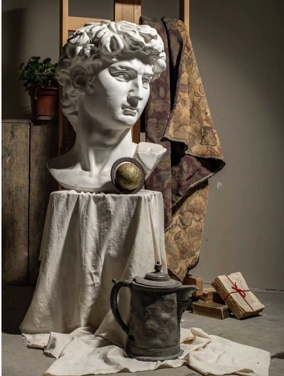 石膏像静物照片素材  这组石膏像静物照片素材是一组特别高质量的照片