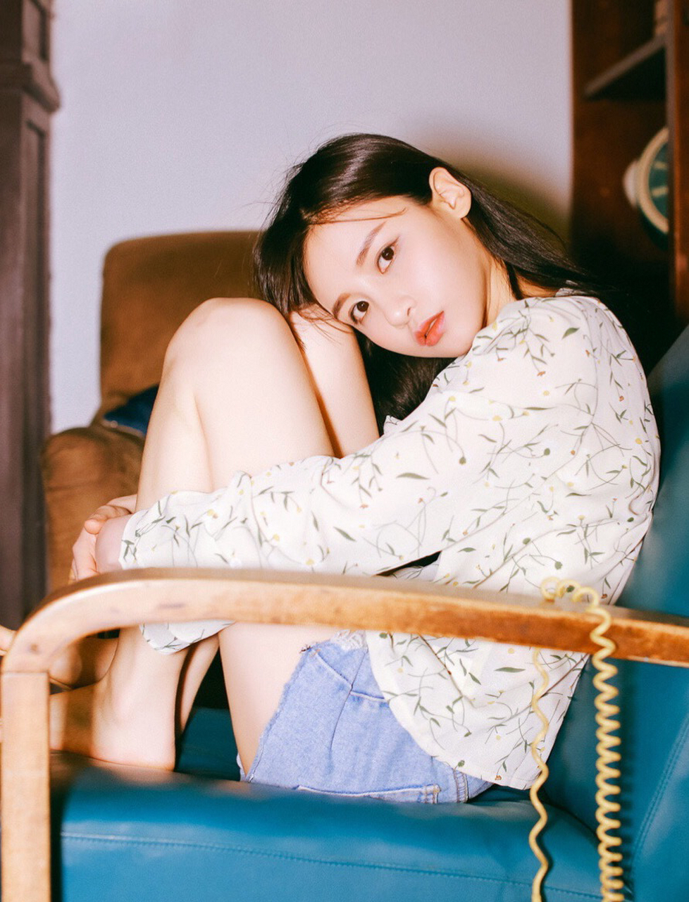 曾艳芬:少女的美腿玉足