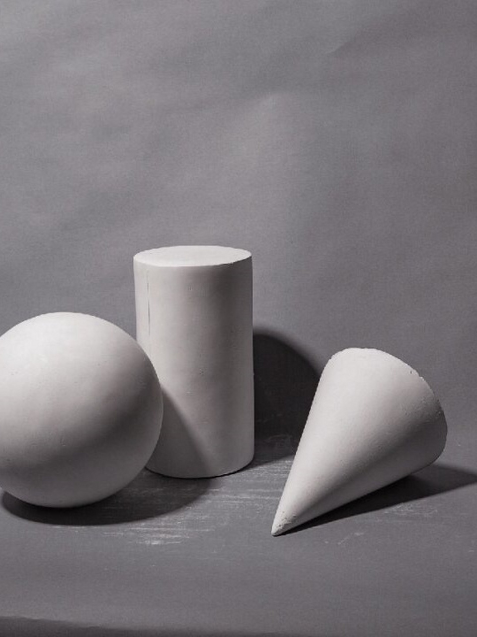 素描石膏几何体照片素材  选择一个适合你的石膏几何体是非常重要的.