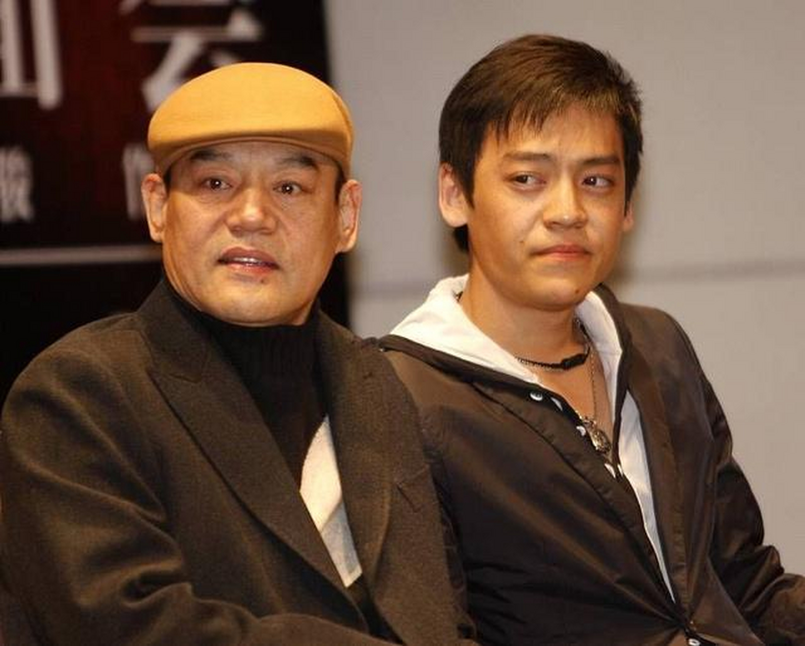 2000年,国家一级演员巍子将自己的儿子王紫逸送到美国留学,结果这一