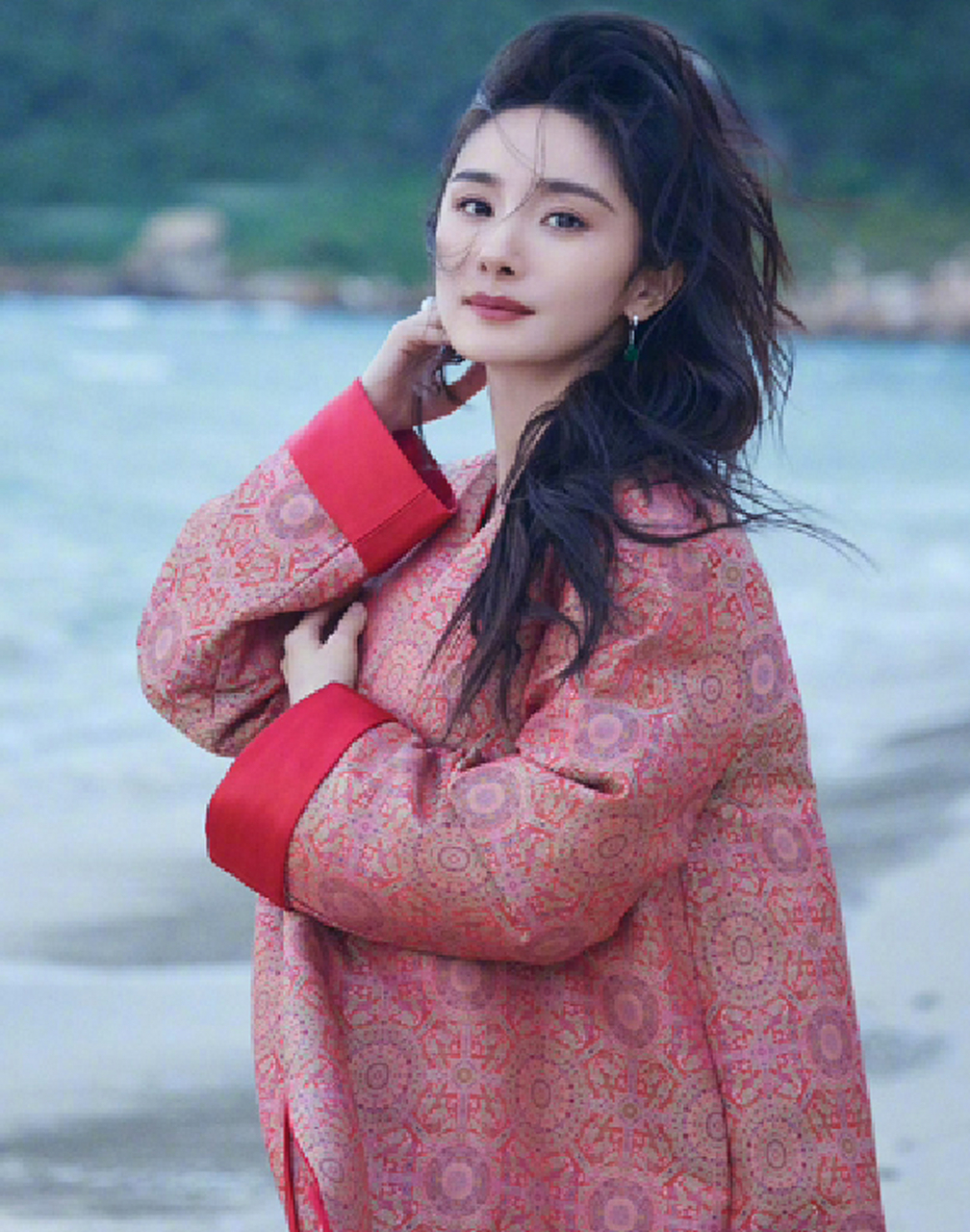 女星开年红装,你更喜欢谁?