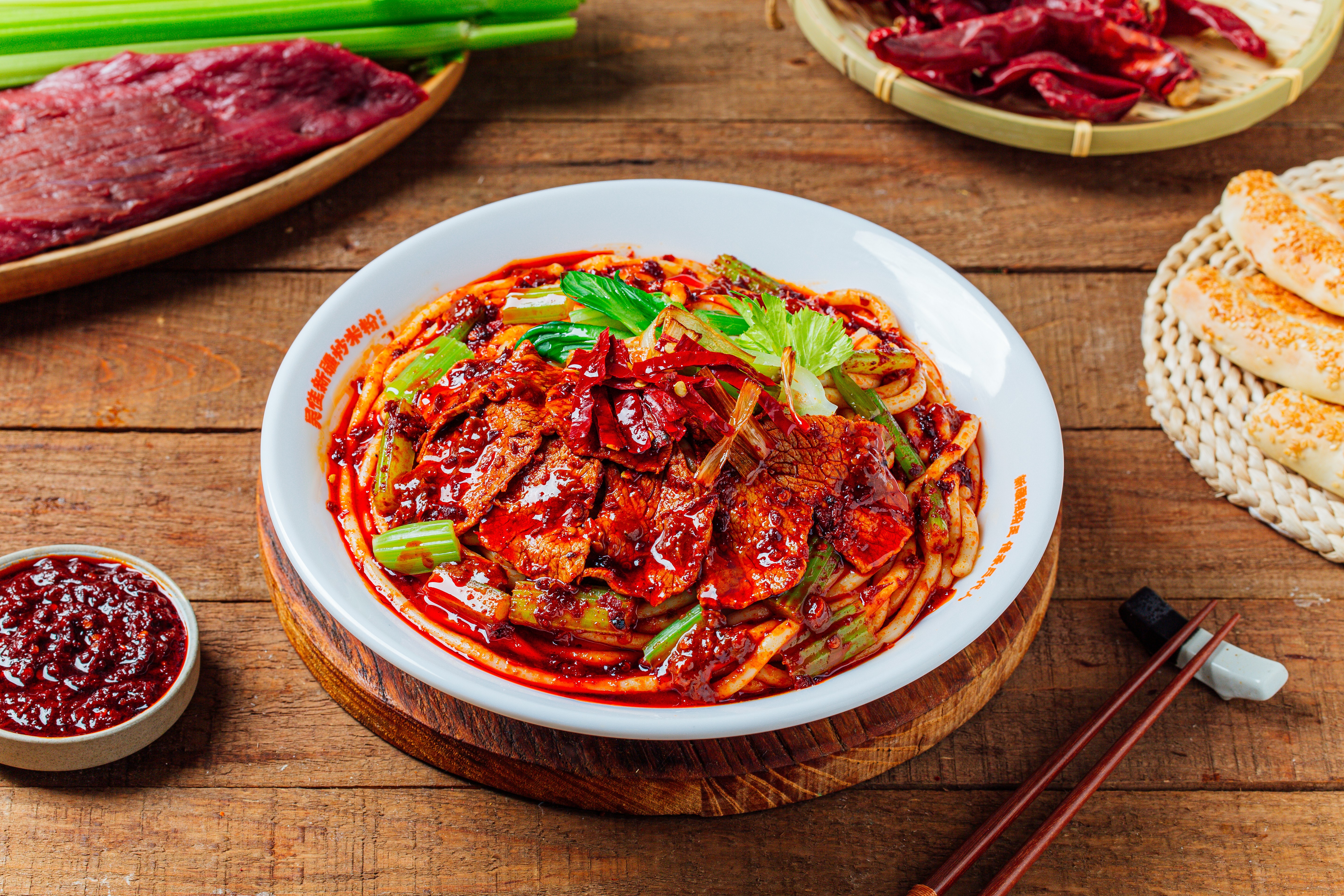 话不多说,快来我们门店尝尝这充满异域风情的拌米粉吧!