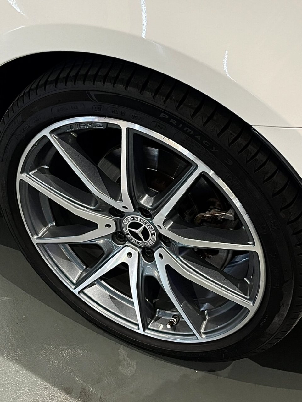 奔驰e级 2021款 e 260 轿跑车  奔驰e级2021款e260轿跑车是一款优雅而