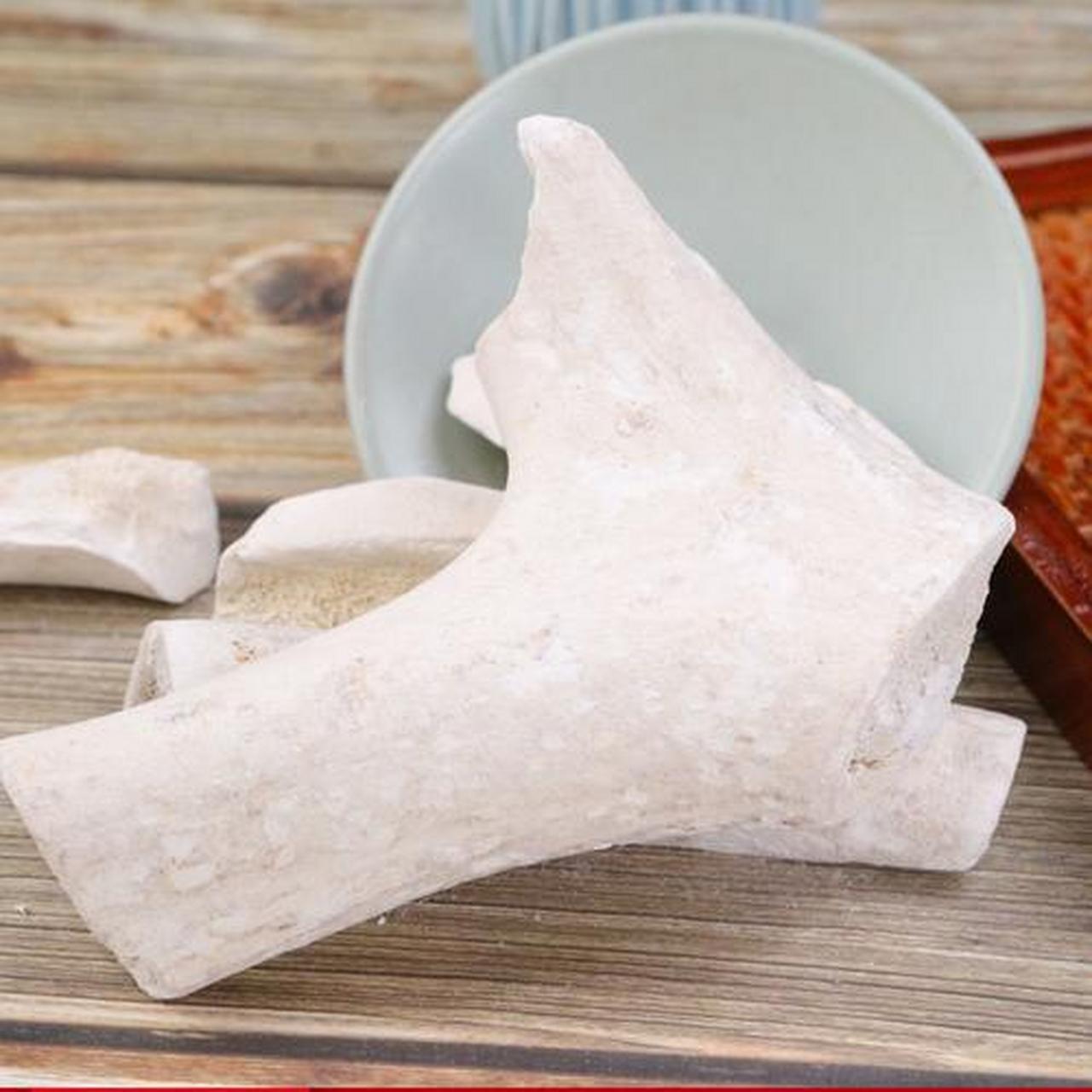 中药鹿角霜:性味归经:咸,温.入肝,肾经.  功效:补肾助阳;收敛止血.