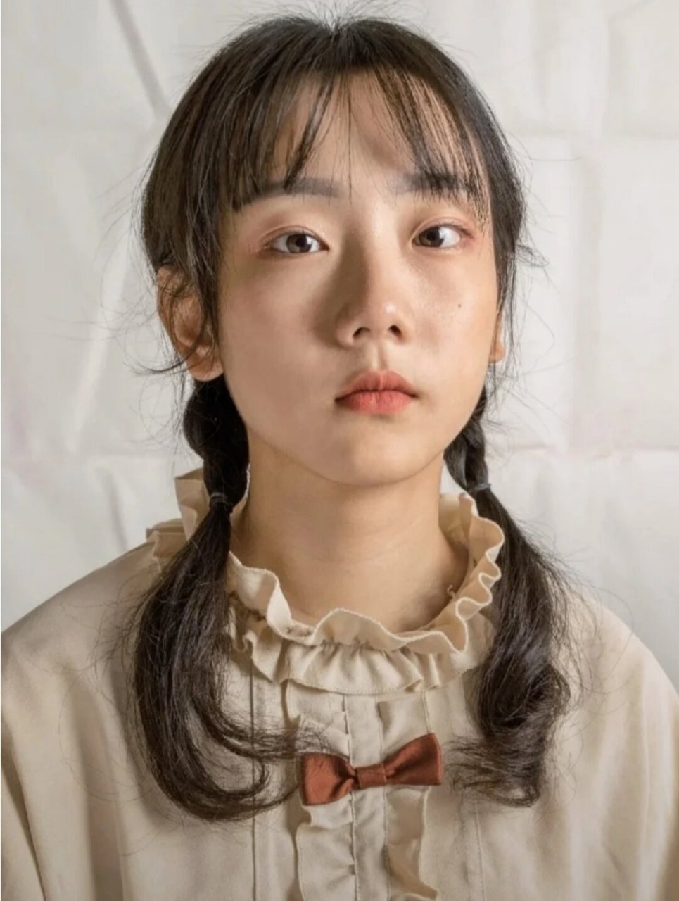 超适合彩头的女青年照片素材  唯有干画解千愁