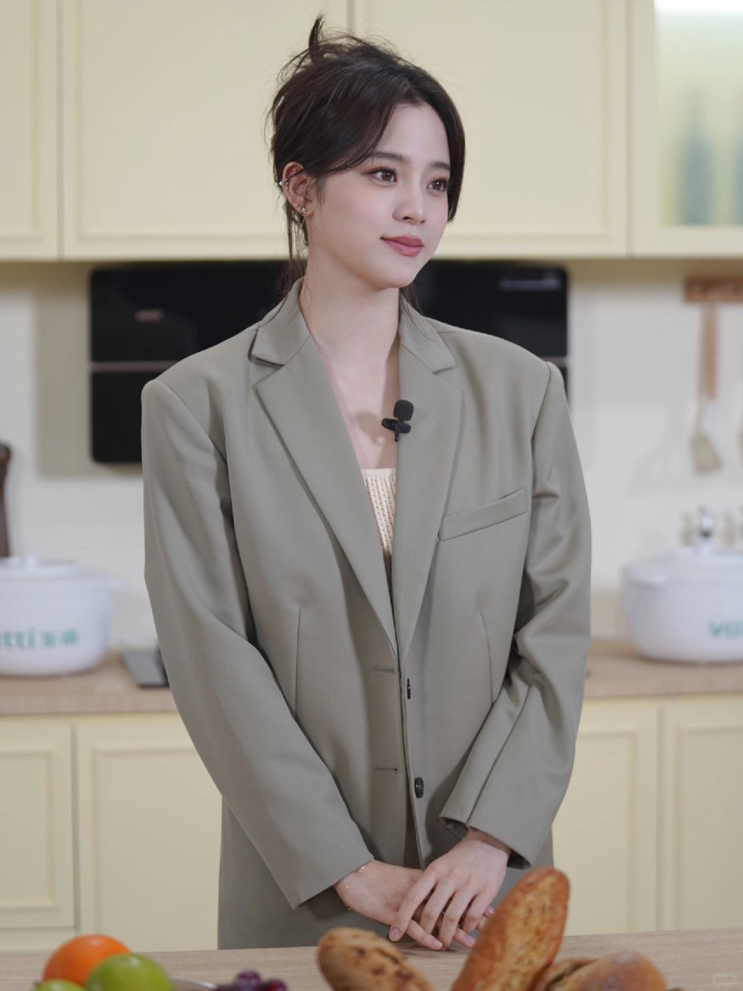 气质提升不少! 欧阳娜娜直播时的状态真的很好!