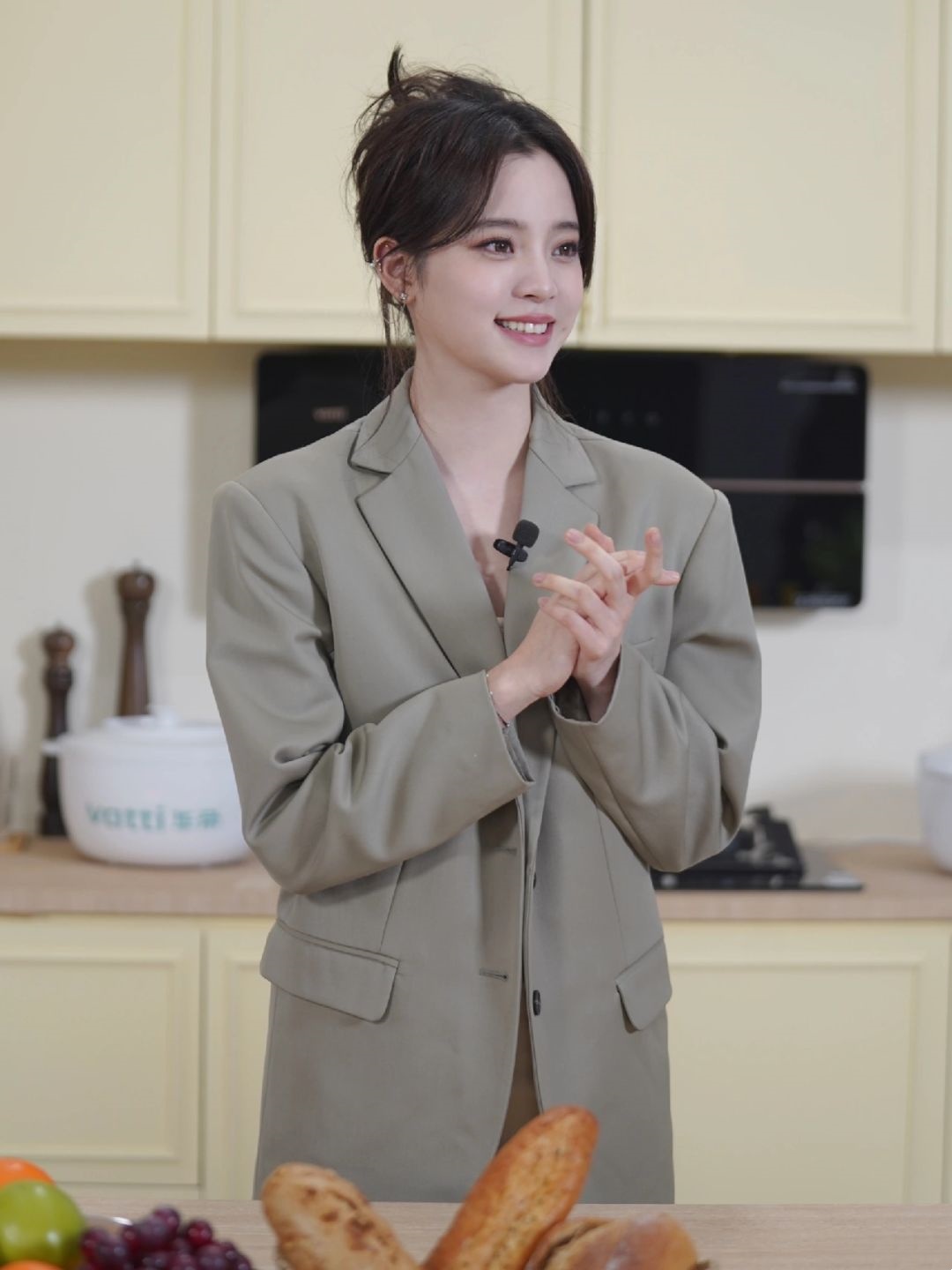 气质提升不少! 欧阳娜娜直播时的状态真的很好!