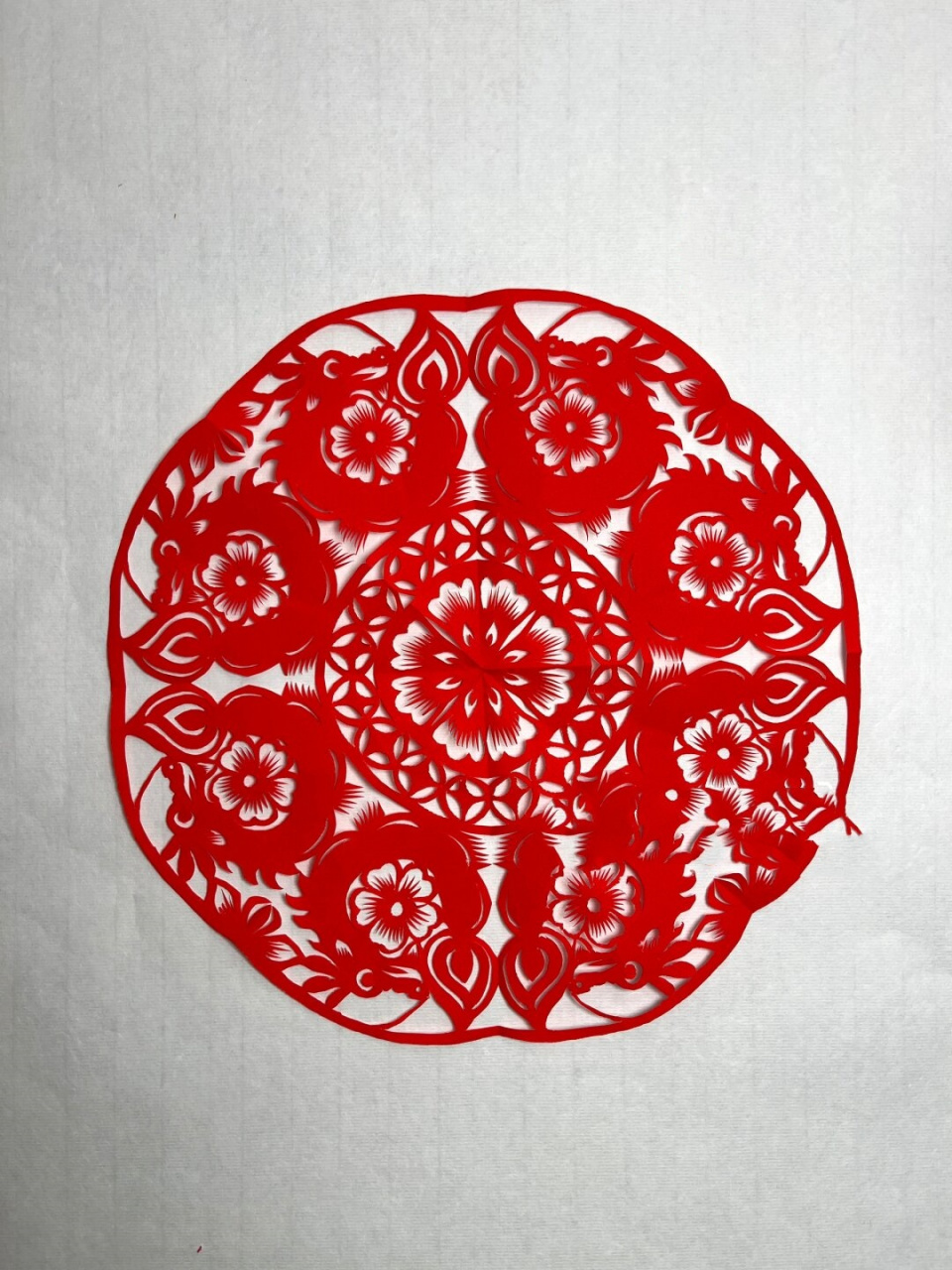 冒剪龙团花剪纸 帮我打开  想学剪纸但觉得难?