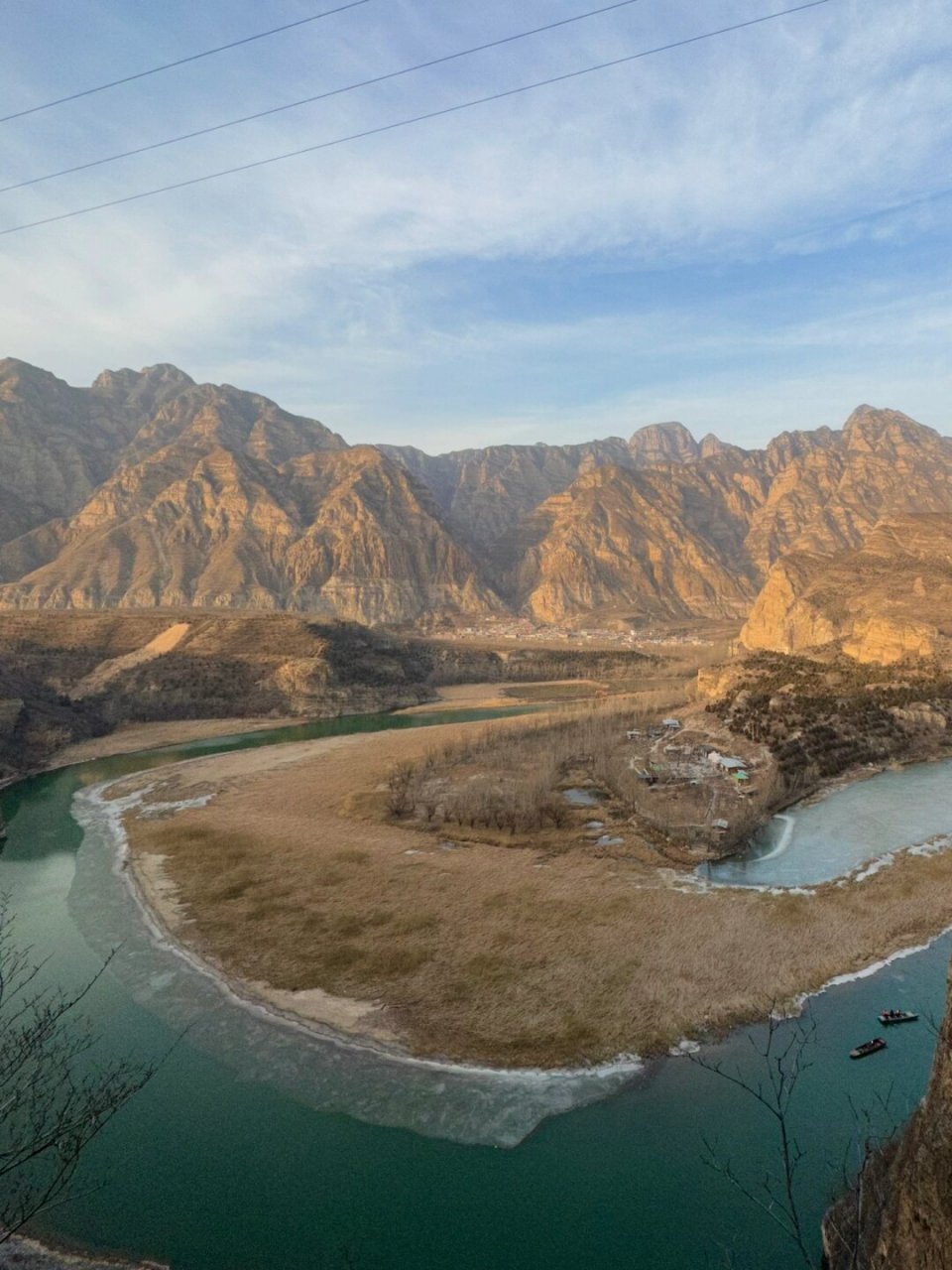 在北京珍珠湖  在北京的珍珠湖,你可以感受到大自然的宁静与美丽.