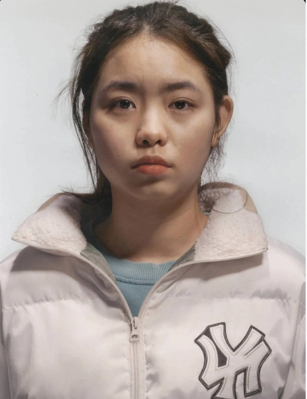 超适合彩头的女青年照片素材  唯有干画解千愁