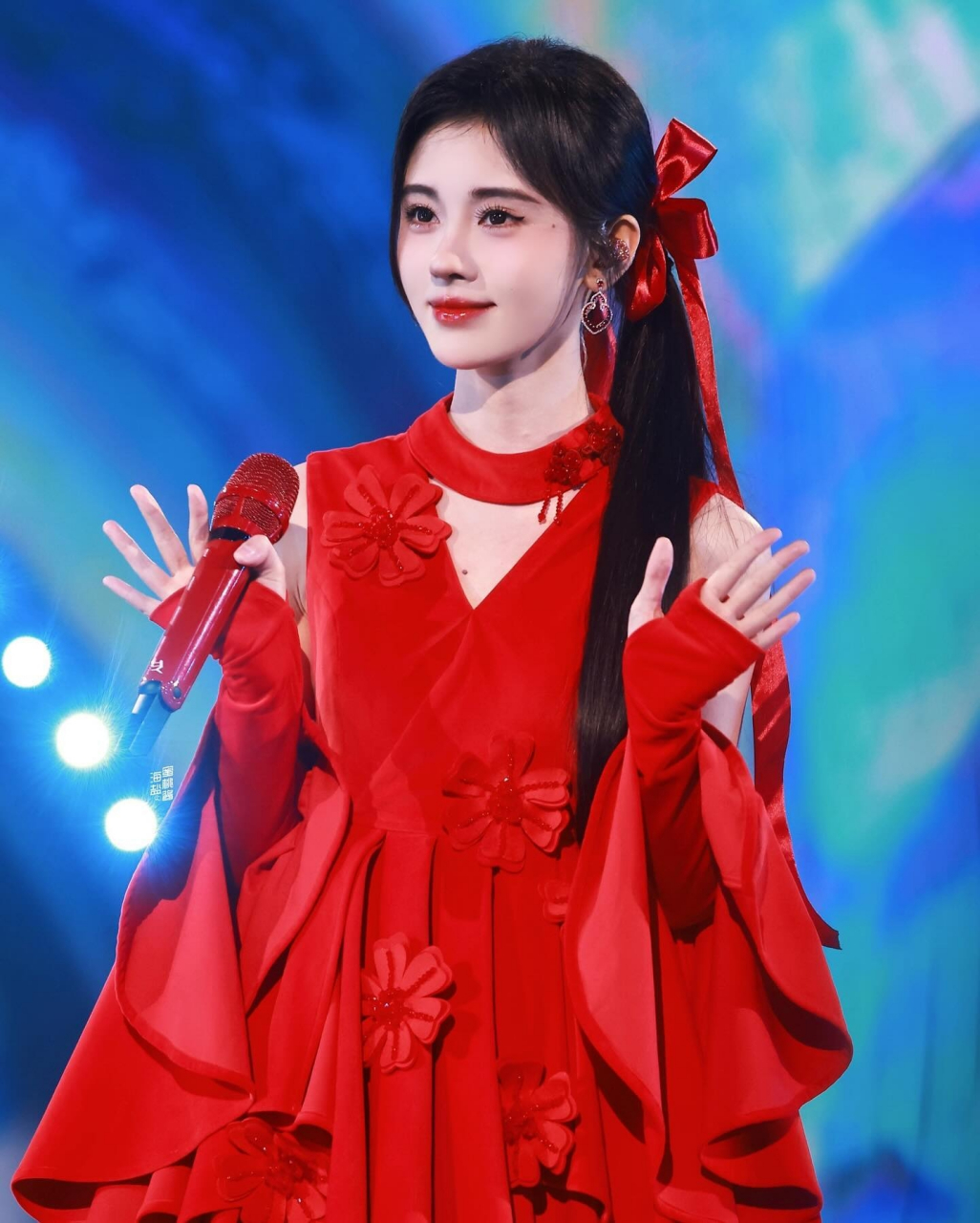 一袭红衣鞠婧祎 新年手机壁纸用起来 #最靓头像壁纸征集赛