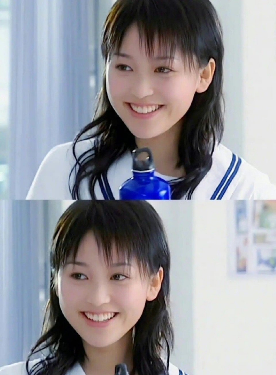 金莎cos18岁的蓝菲琳,一身校服梦回《十八岁的天空》!依旧少女感十足