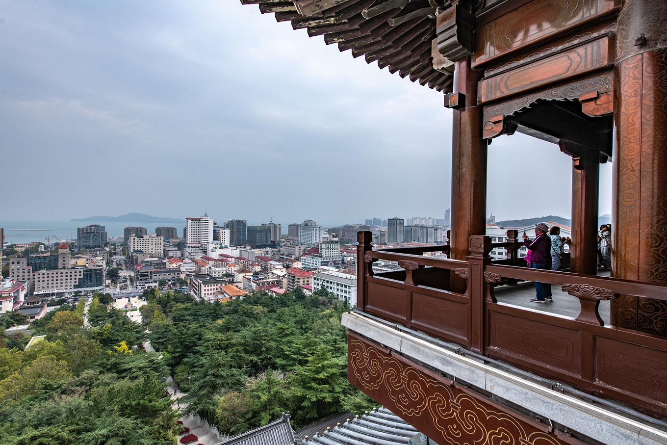 威海环翠楼:城区中心必打卡的景点,登高后可鸟瞰城市街景!