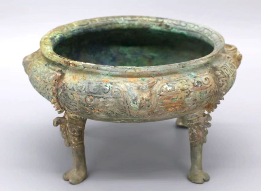 "鼎法乾坤"中的四足圆鼎