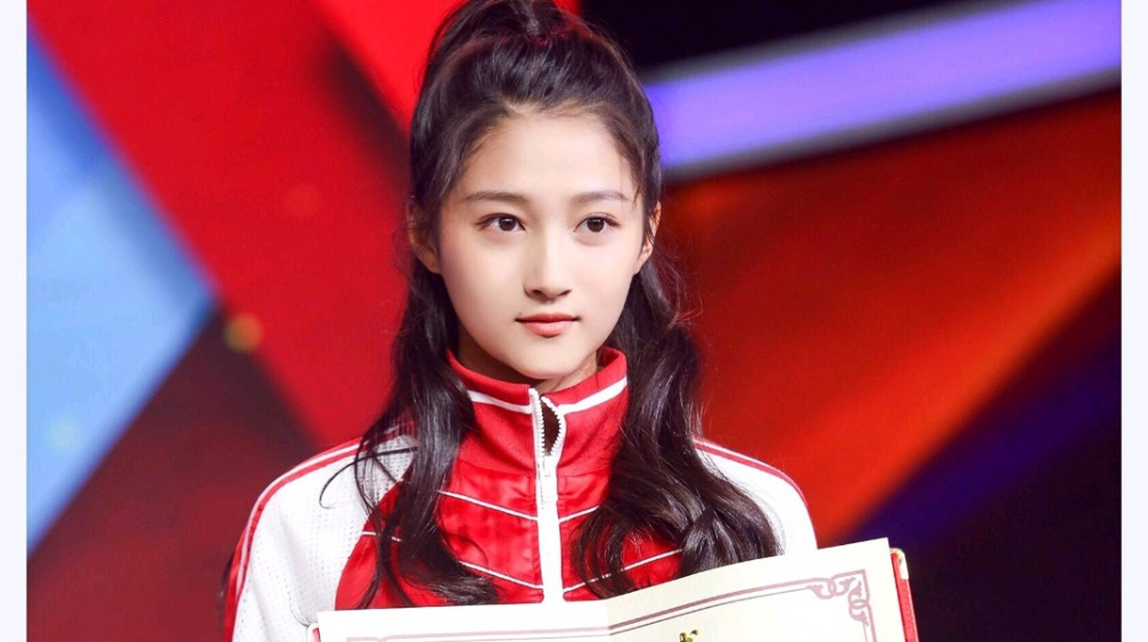 春晚常客关晓彤,1997年9月17日出生,毕业于北京电影学院,中国内地女