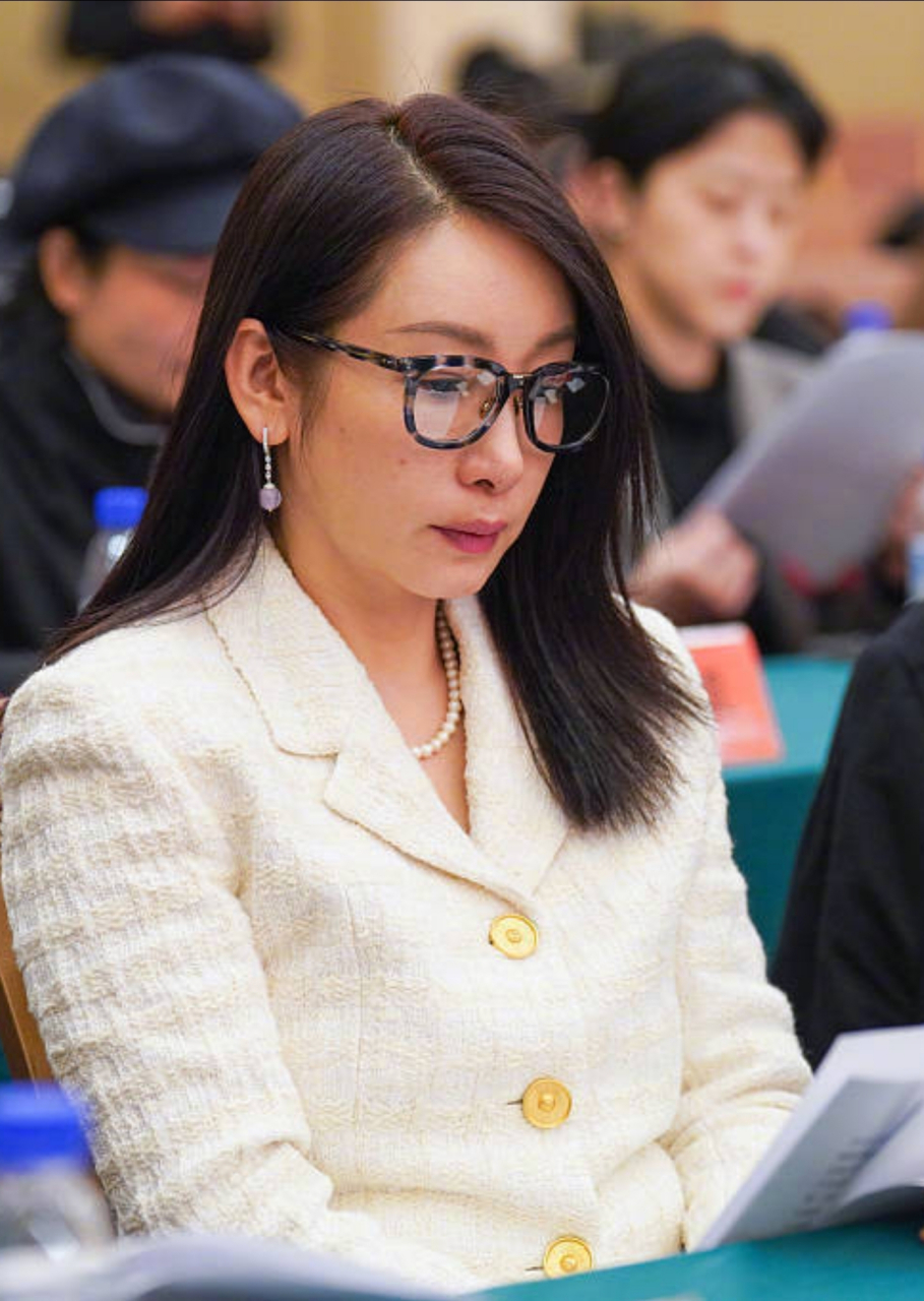 1月29日,第11次中国电影家协会召开了会议,众多明星出席了会议现场.