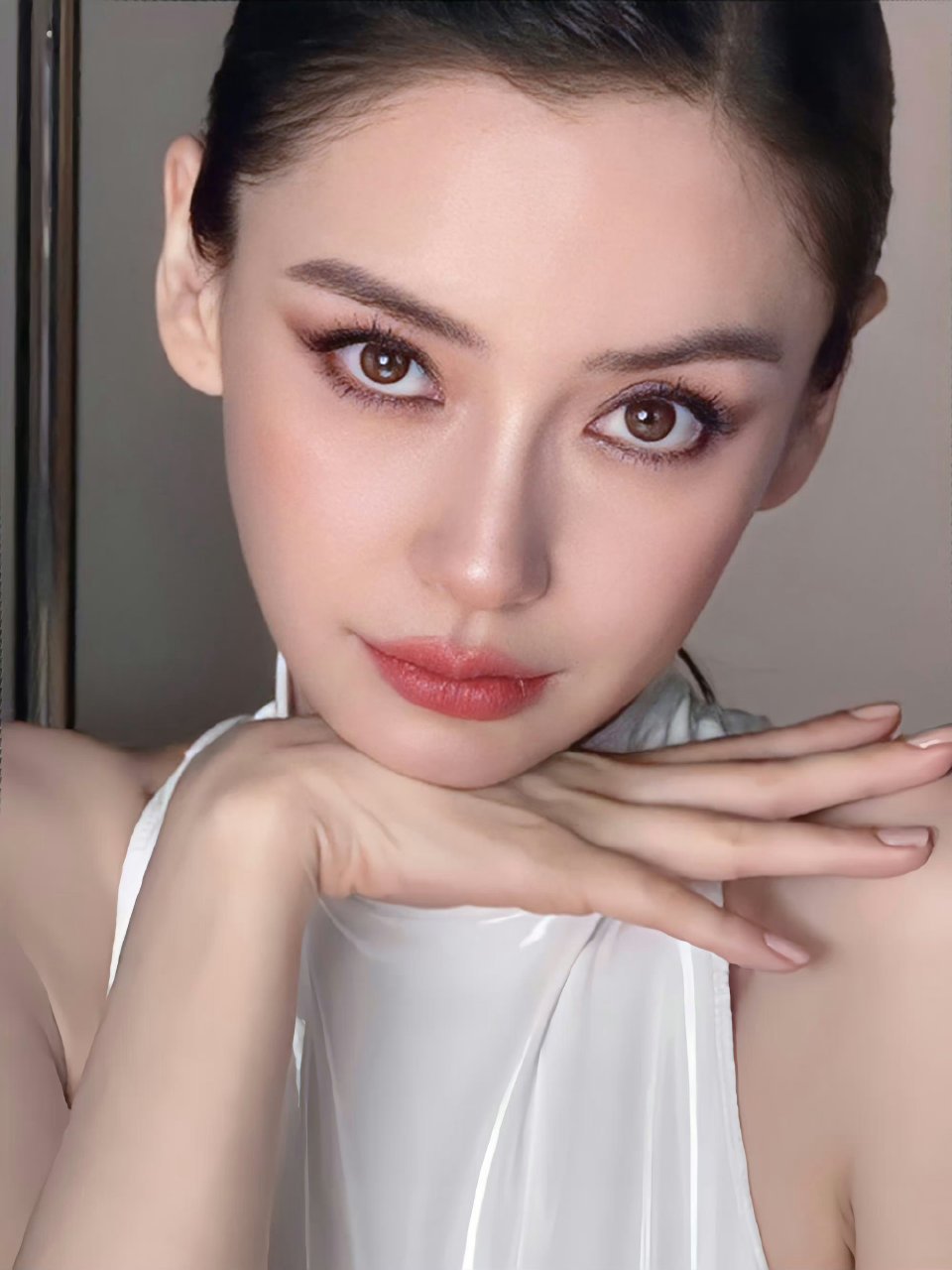 杨颖真是个清新脱俗的美少女,这个妆容真的是太适合她了.