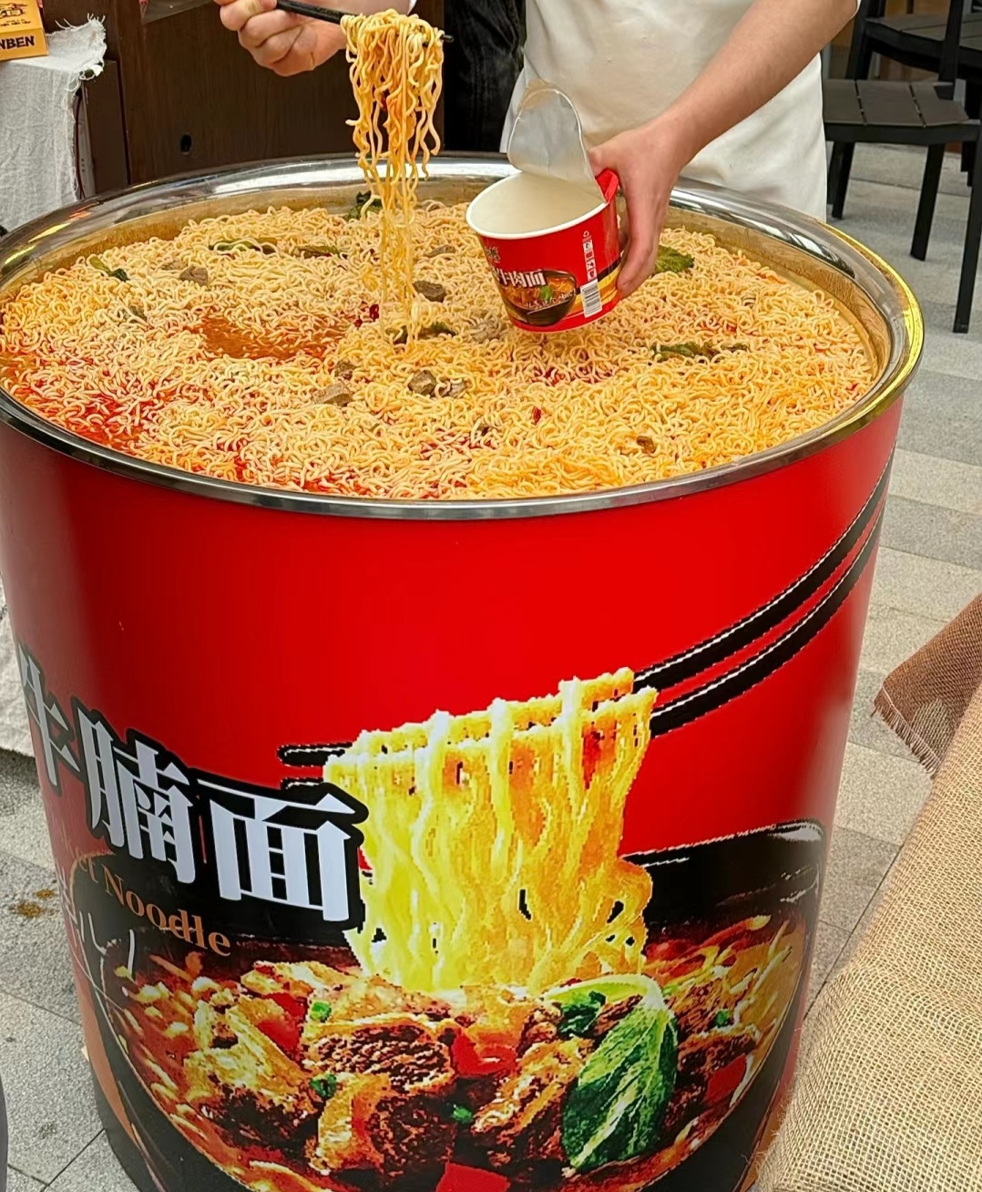 这样的桶面会好吃吗?商家噱头十足