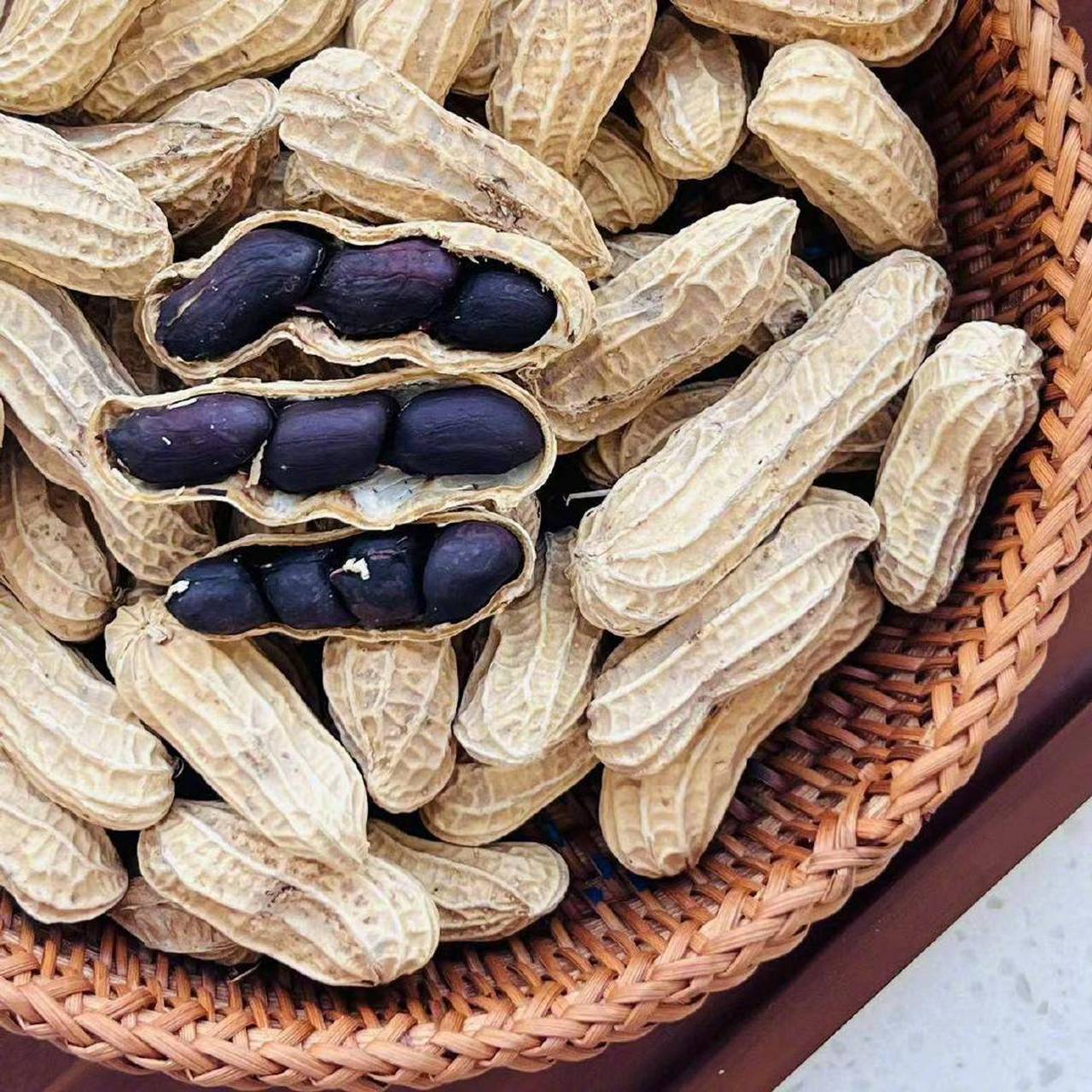 这款富硒黑花生低温烘焙熟制的零食,是一种健康又美味的选择.