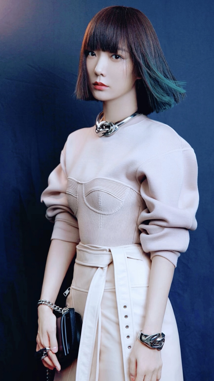 王珞丹 高清手机壁纸来喽  在电视剧《奋斗》中,她饰演的角色米莱是一