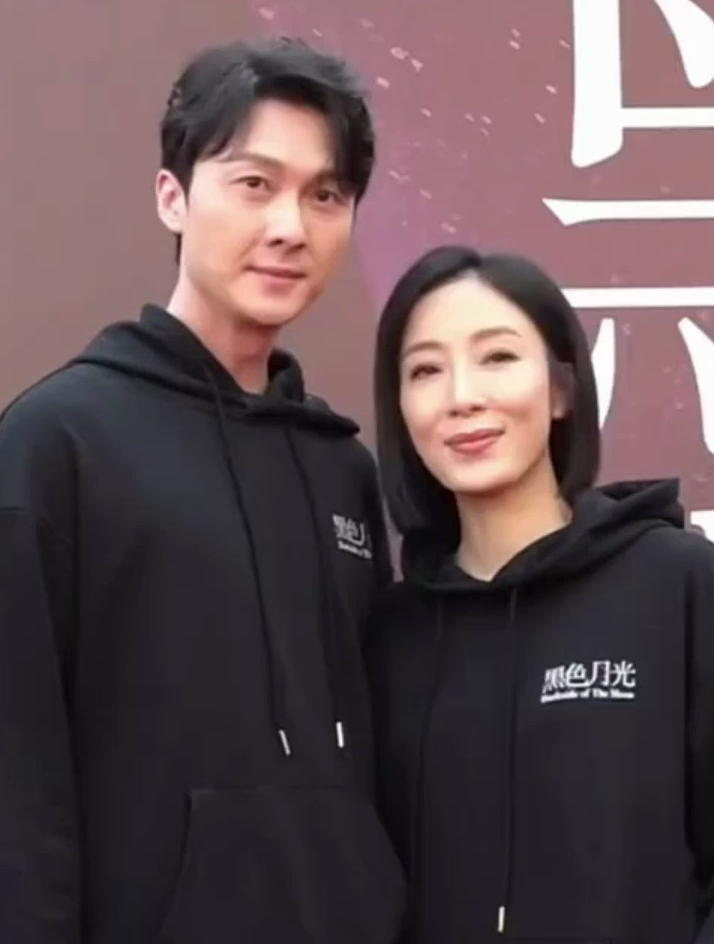 杨怡王浩信同框亮相活动港星气质是真的好有喜欢他们的吗