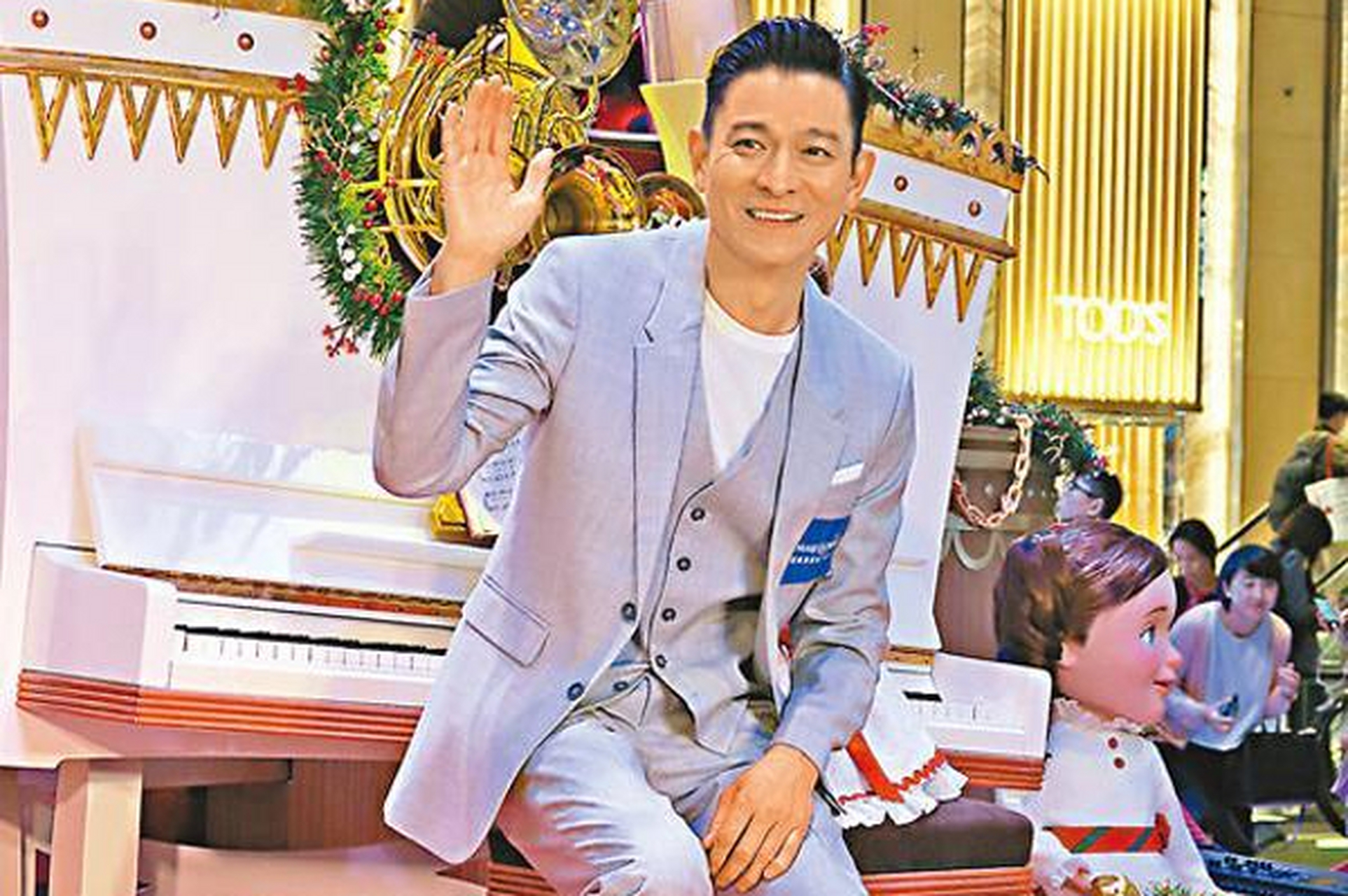 告别油腻,刘德华教你如何穿搭!选择九分裤,靴子等时尚单品.