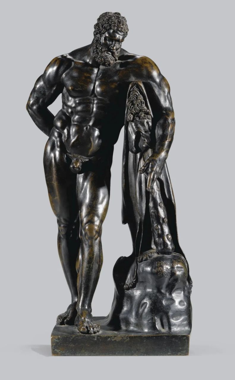 《掷铁饼者》,雕塑家米隆的代表作,描绘了铁饼被摆至最高点即将抛出的