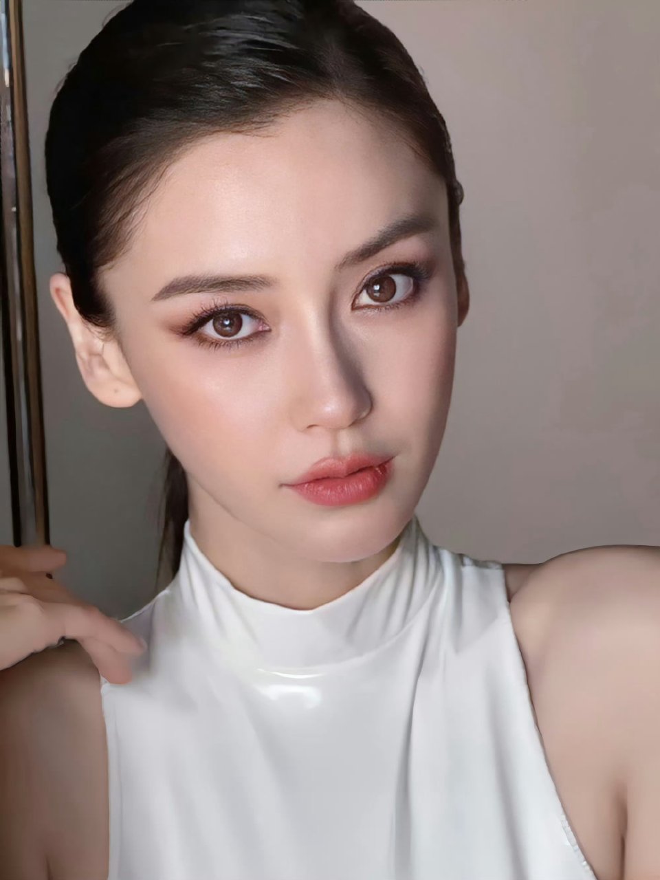 杨颖真是个清新脱俗的美少女,这个妆容真的是太适合她了.