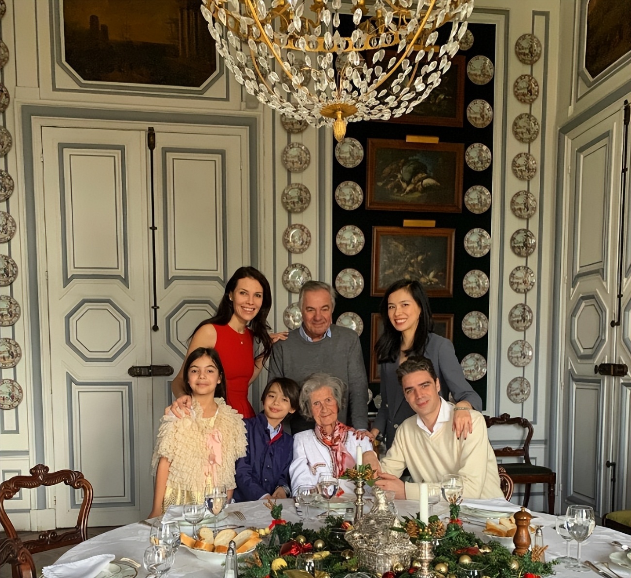 2010年,寒门姑娘李然嫁欧洲王子,成该国首位亚裔王妃,现状如何