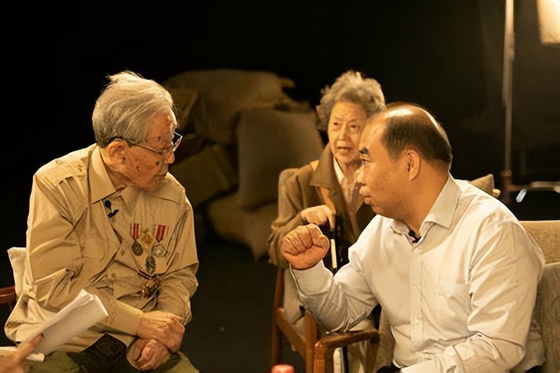 杨瀚前往美国拜访张学良,却发现对方态度冷淡.