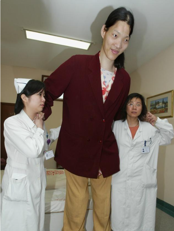 回顾第一女巨人姚德芬来自安徽穿78码鞋子一顿饭吃6碗炒面