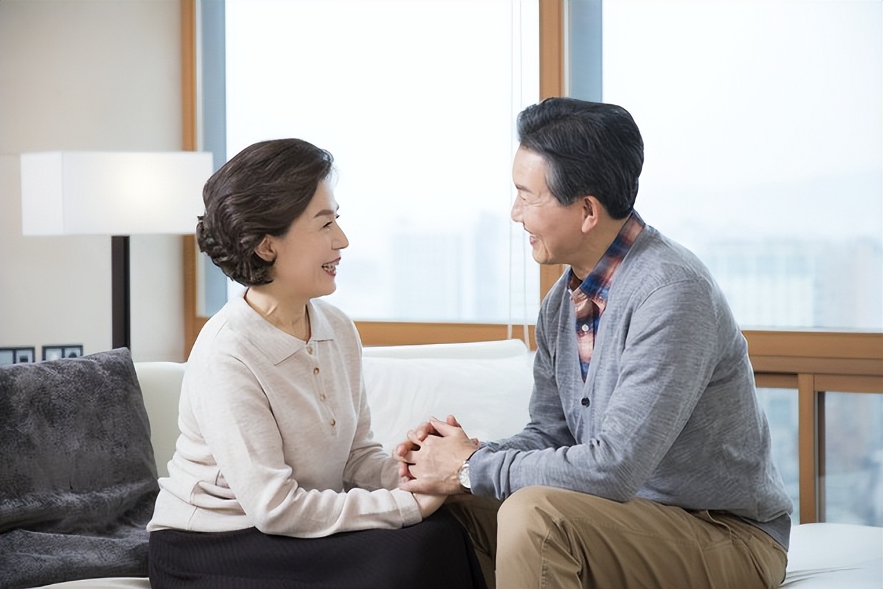 我52岁还怀孕,没脸让家人知道,怕备孕一年却没动静的儿媳受刺激