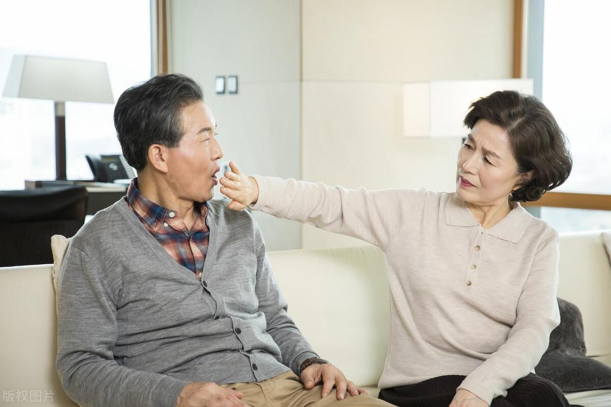 我52岁还怀孕,没脸让家人知道,怕备孕一年却没动静的儿媳受刺激