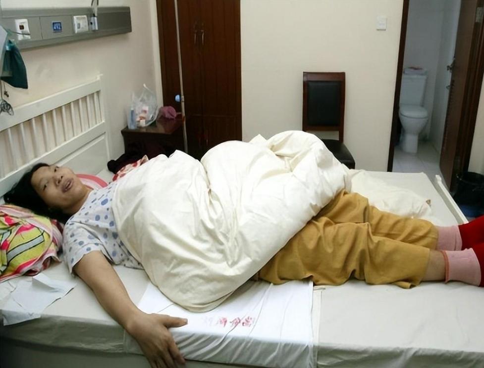 回顾第一女巨人姚德芬来自安徽穿78码鞋子一顿饭吃6碗炒面