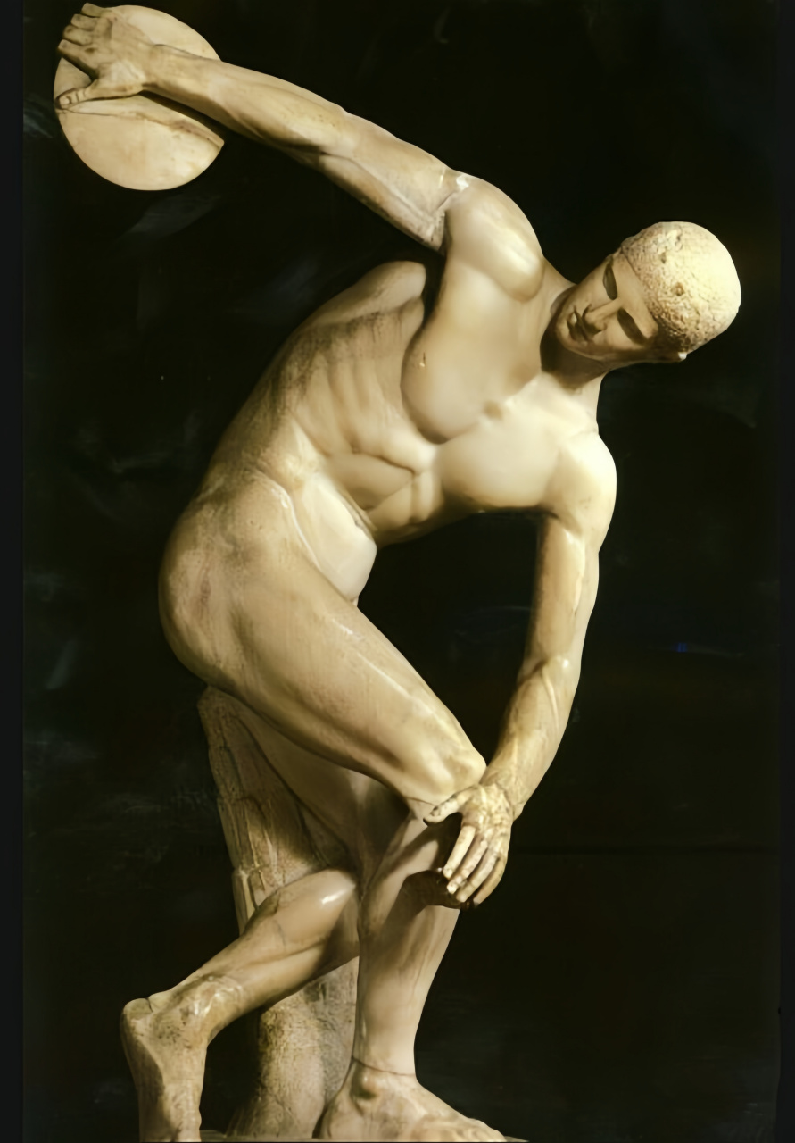 《掷铁饼者》,雕塑家米隆的代表作,描绘了铁饼被摆至最高点即将抛出的