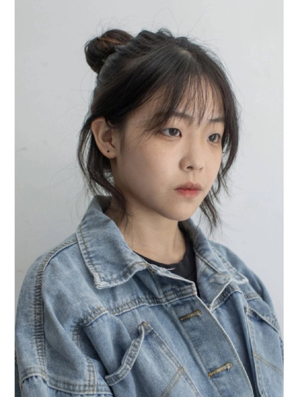 压箱底的女青年彩头素描照片  校考即将来临,想必大家都在为色彩头像