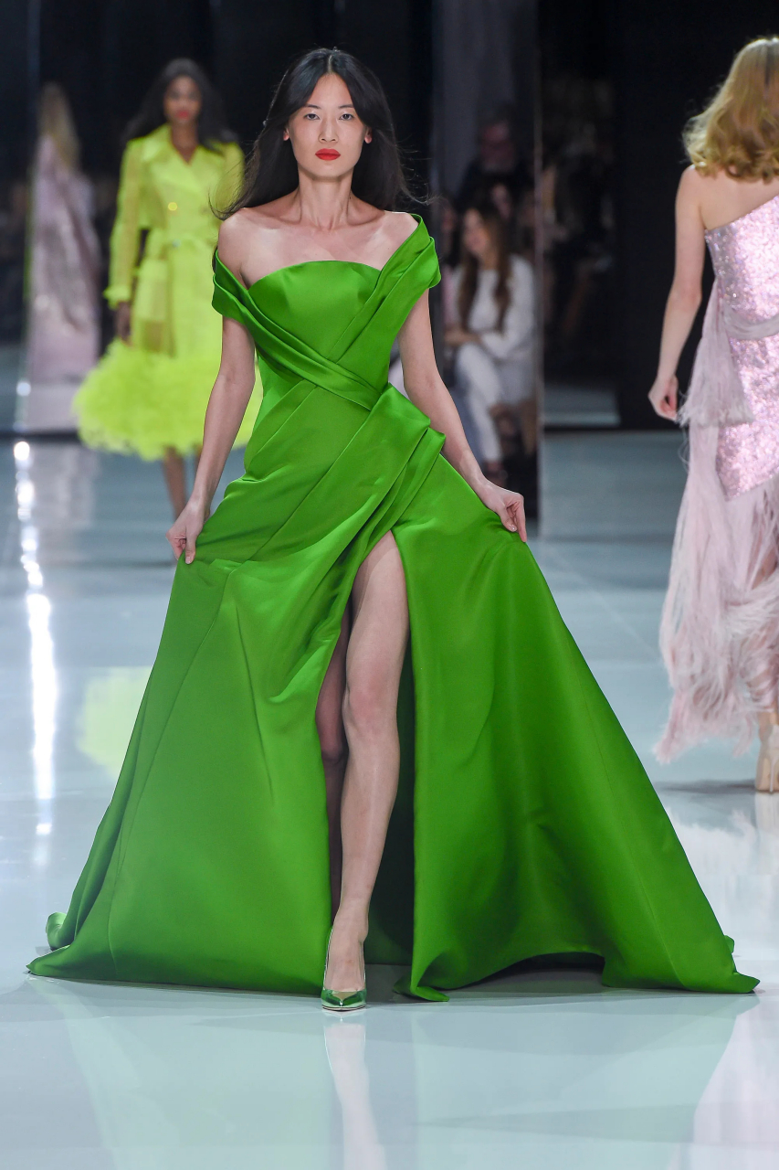 女明星# #时尚穿搭# #老照片# ralph & russo 2018春夏高定,你紫腚