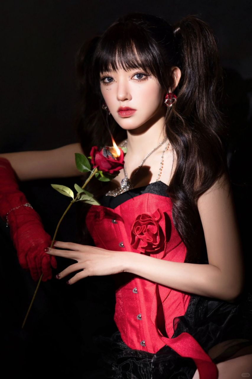 在跨年夜晚会上,程潇的惊艳表演让人过目不忘.