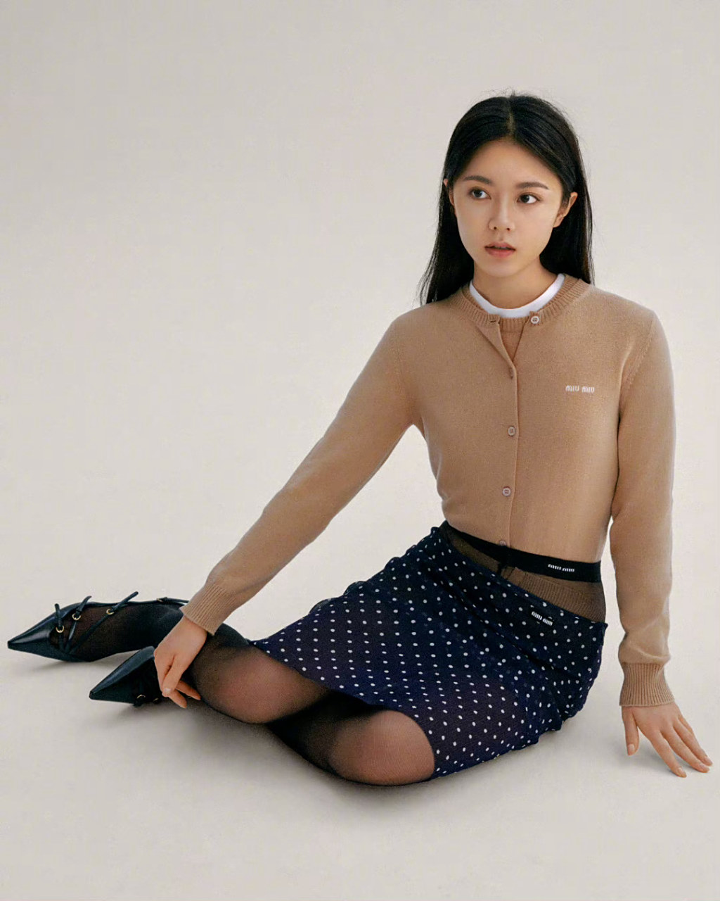 女明星# #时尚穿搭# #老照片# 赵今麦身穿miu miu2023秋冬系列,当年