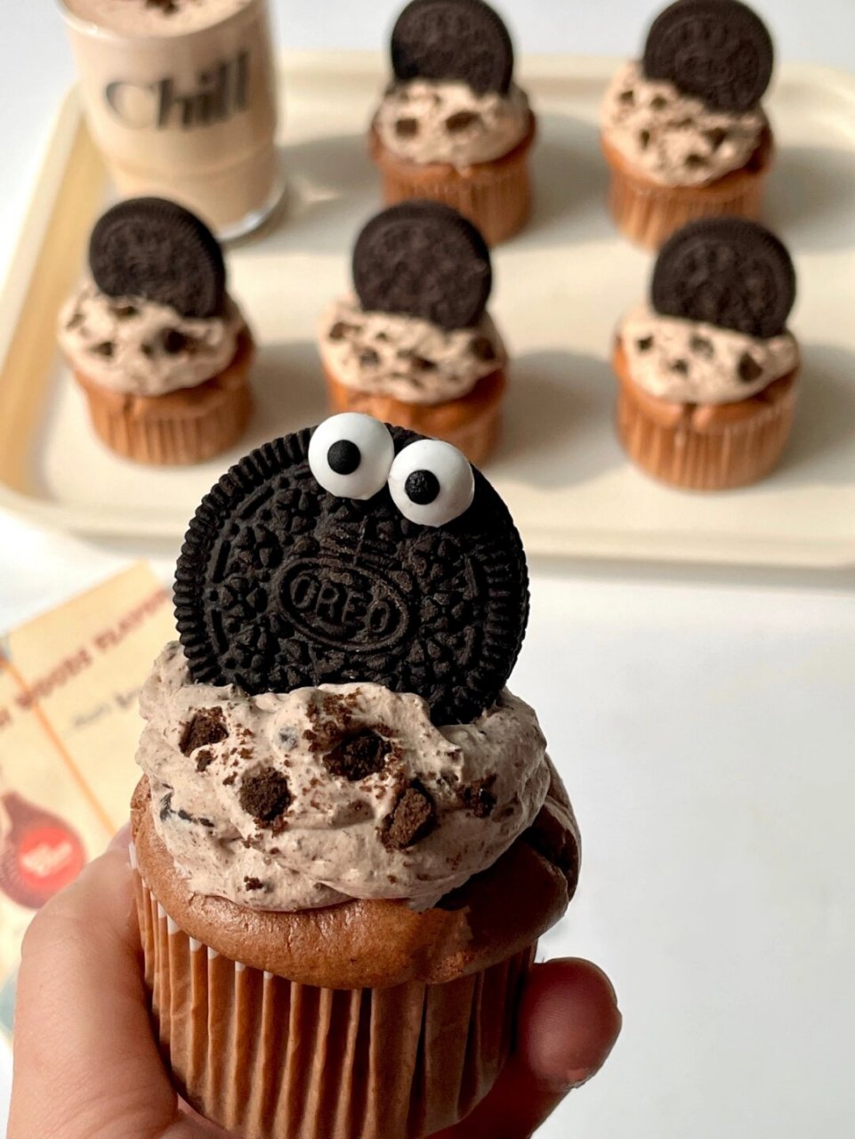 真的是甜品界的神雕侠侣 巧克力控千万不能错过这款奥利奥纸杯蛋糕