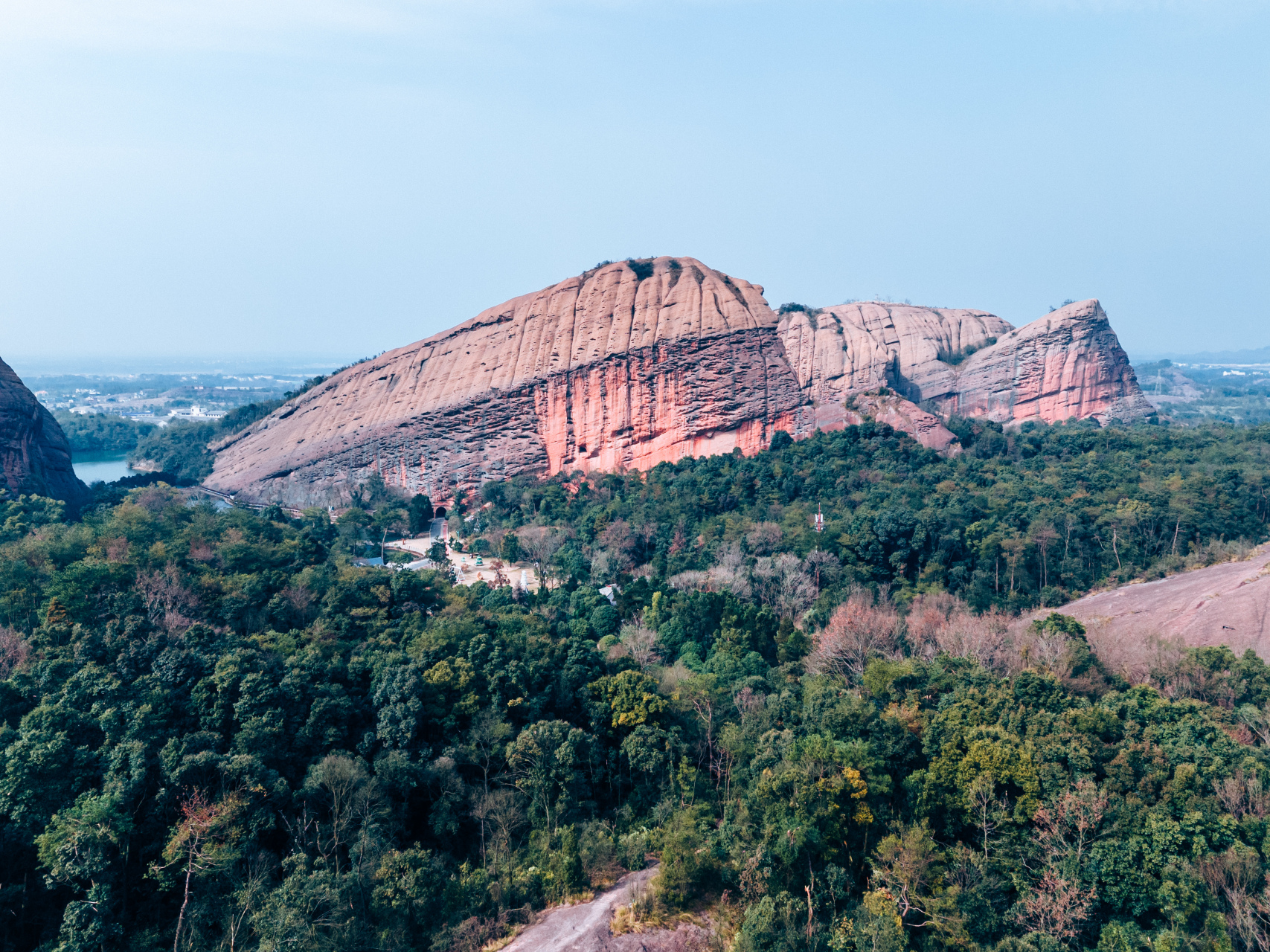 我与友人相约,跟随上饶广播车友情定龟峰相亲自驾团,一同踏上这片神奇