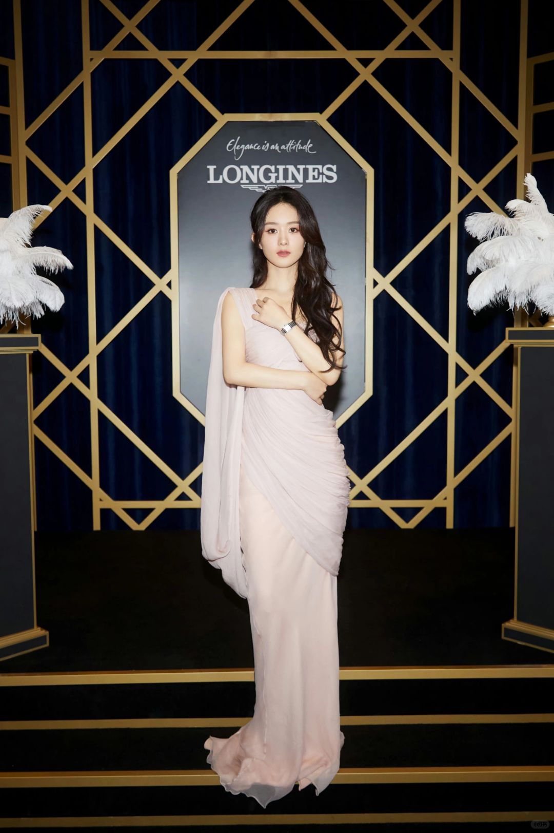 萌版赵丽颖揭秘衣橱,高定礼服让粉丝惊艳!