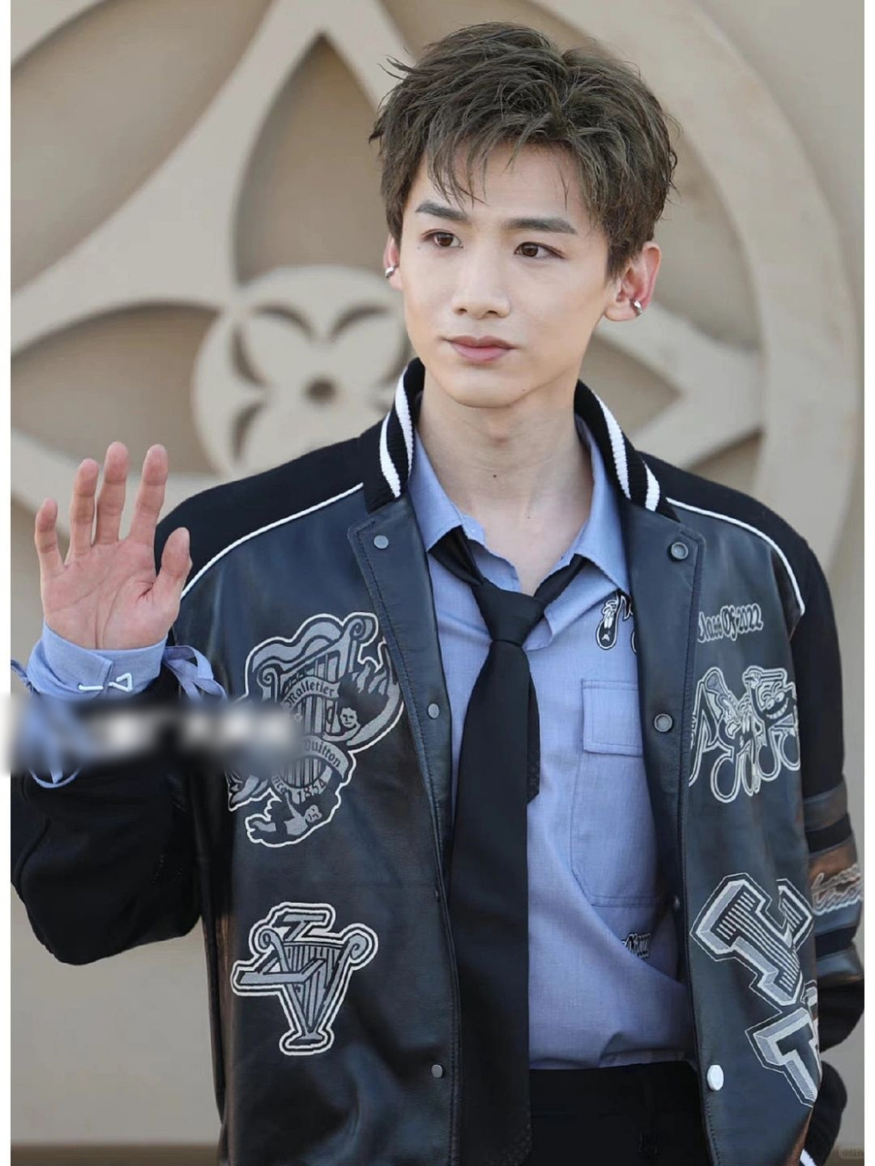 lv阿那亚大秀,竟然被白敬亭帅到了!nznd!