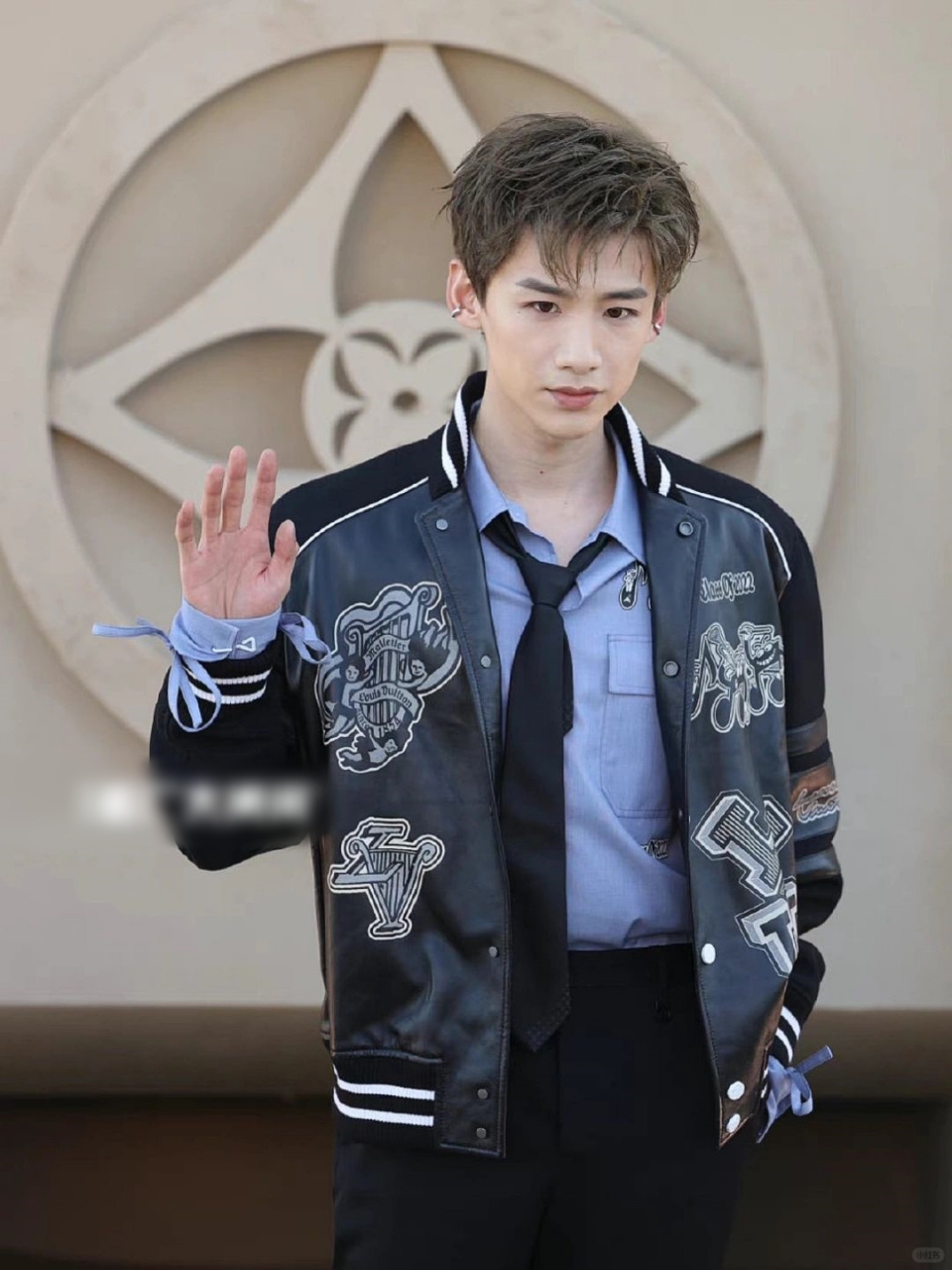 lv阿那亚大秀,竟然被白敬亭帅到了!nznd!