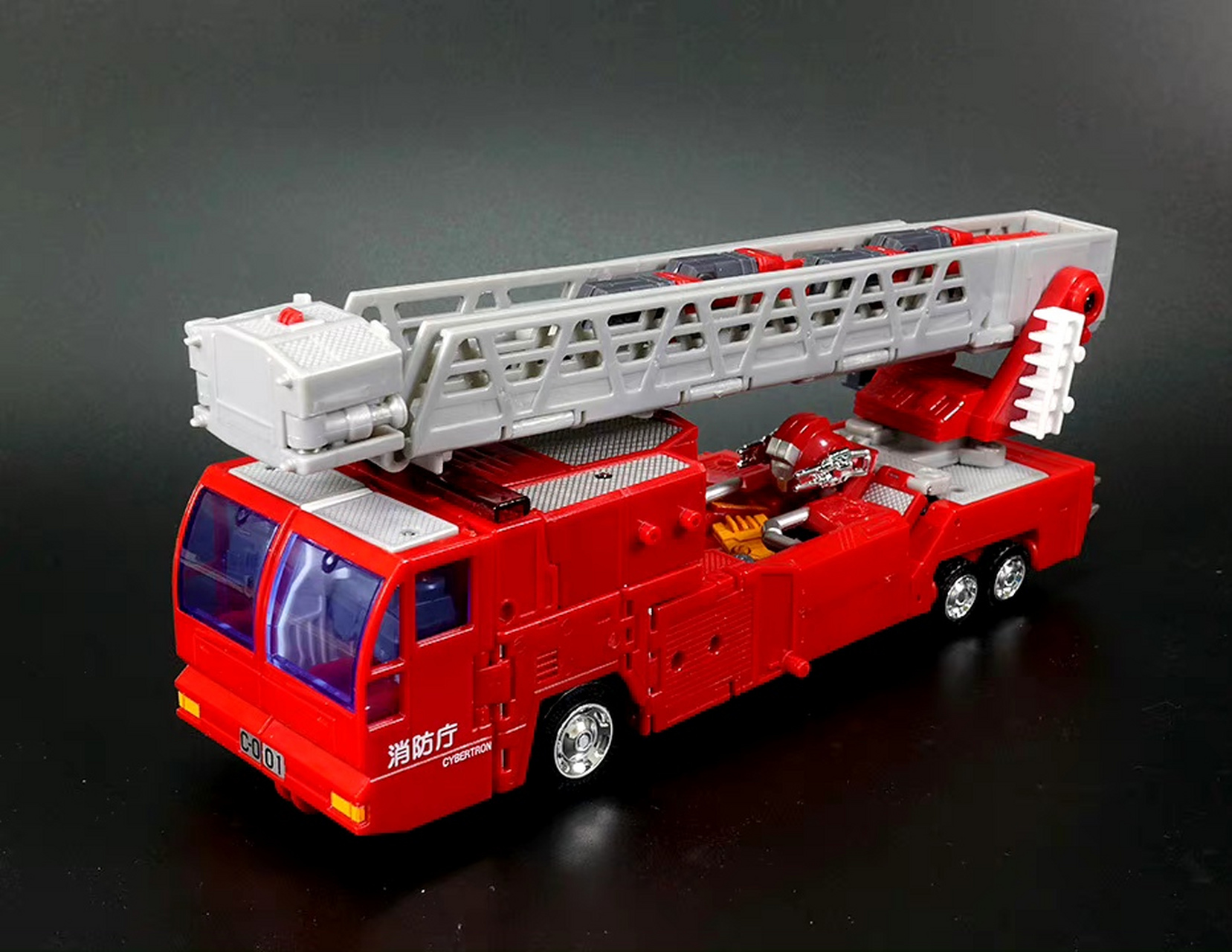 模型欣赏:变形金刚 汽车人战记 火焰擎天柱与通天晓,二者可以合体为