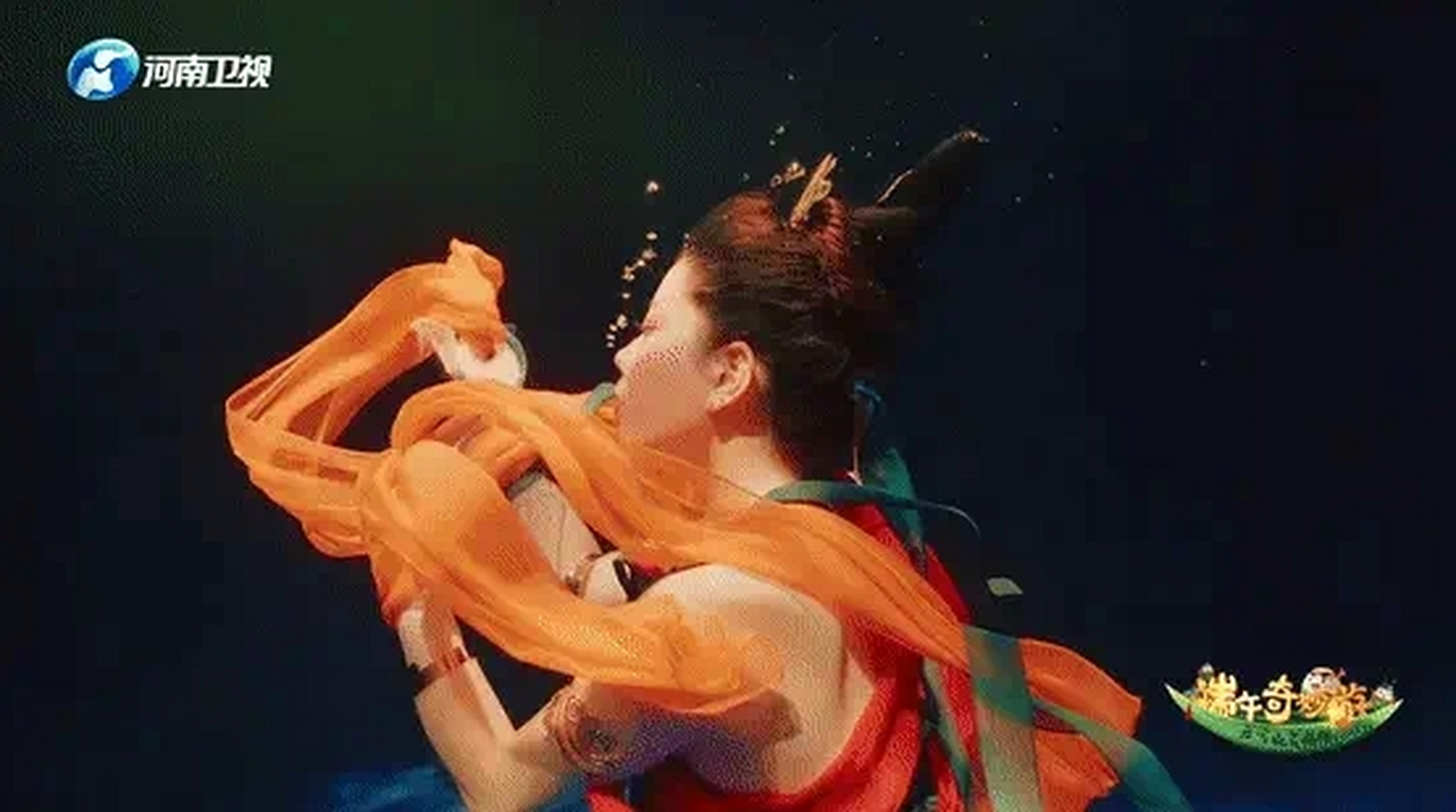 2021年河南卫视水下洛神舞《祈》走红后,水下舞蹈受到追捧