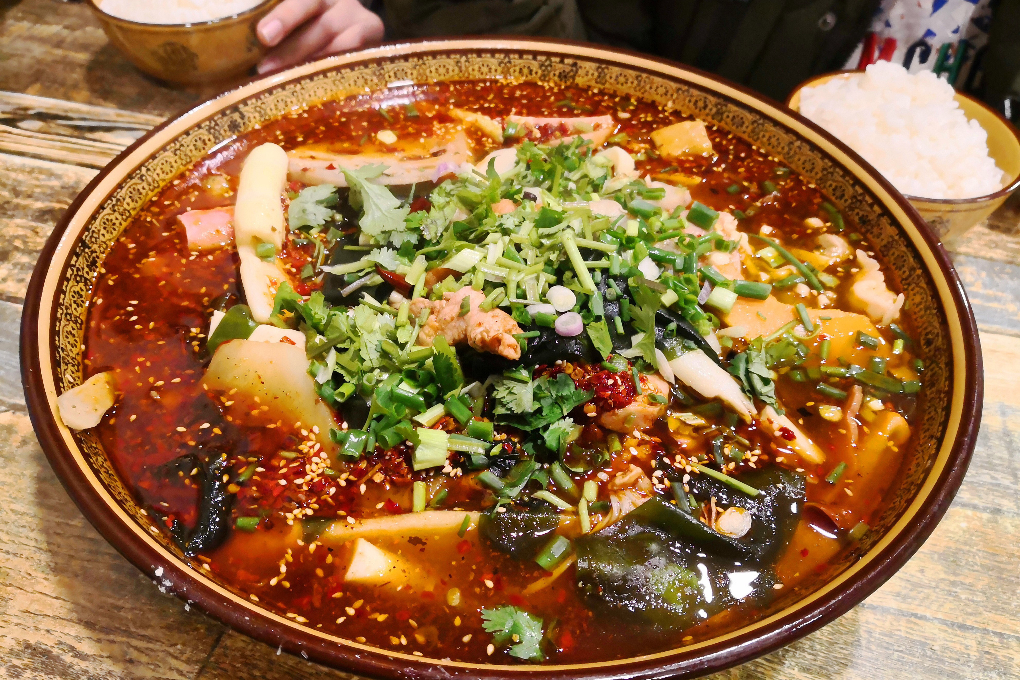 包括冒菜历史,原料选择,调料搭配,制作技巧及经营管理等知识.
